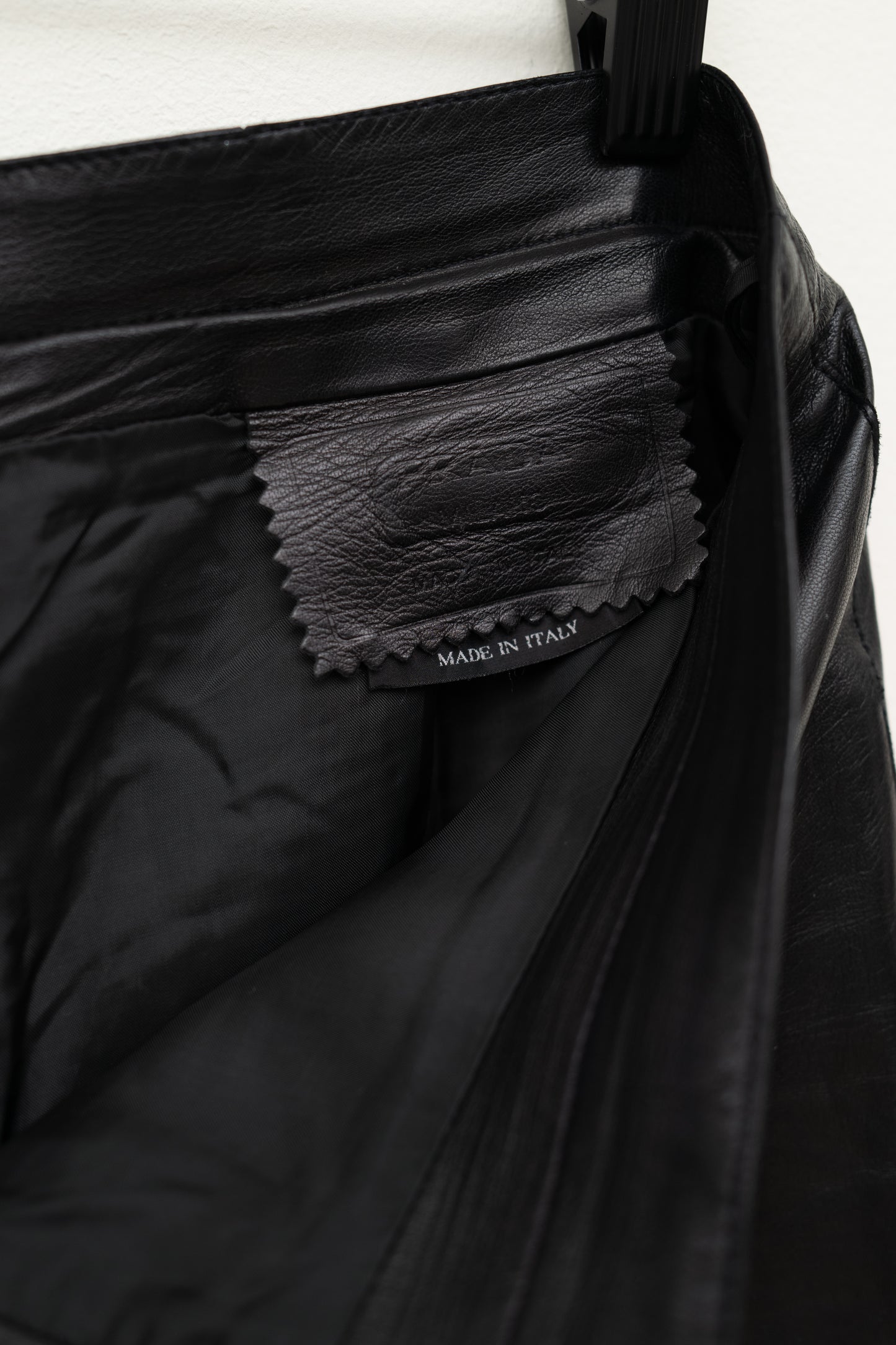 PRADA LEATHER CAPRIS