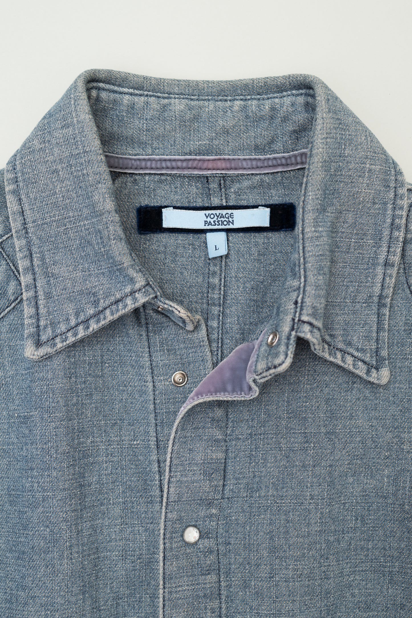VOYAGE PASSION DENIM BUTTON UP