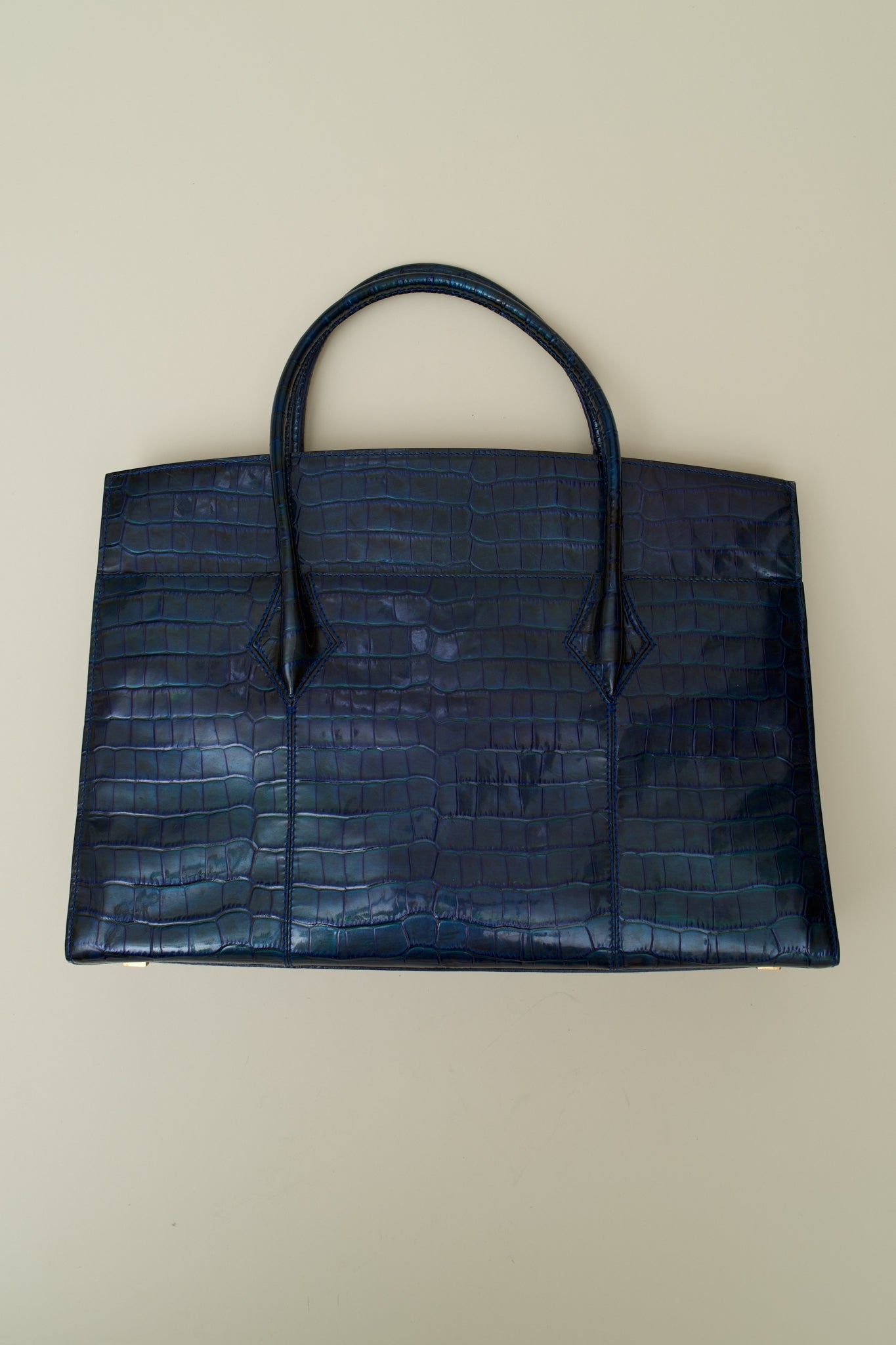 ST JOHN EMBOSSED LEATHER BAG