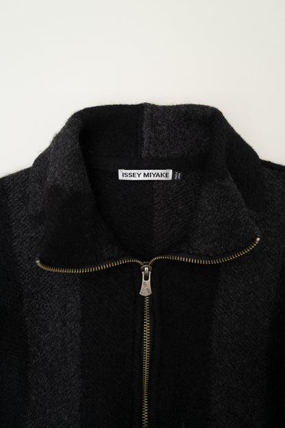 ISSEY MIYAKE ZIP UP SWEATER