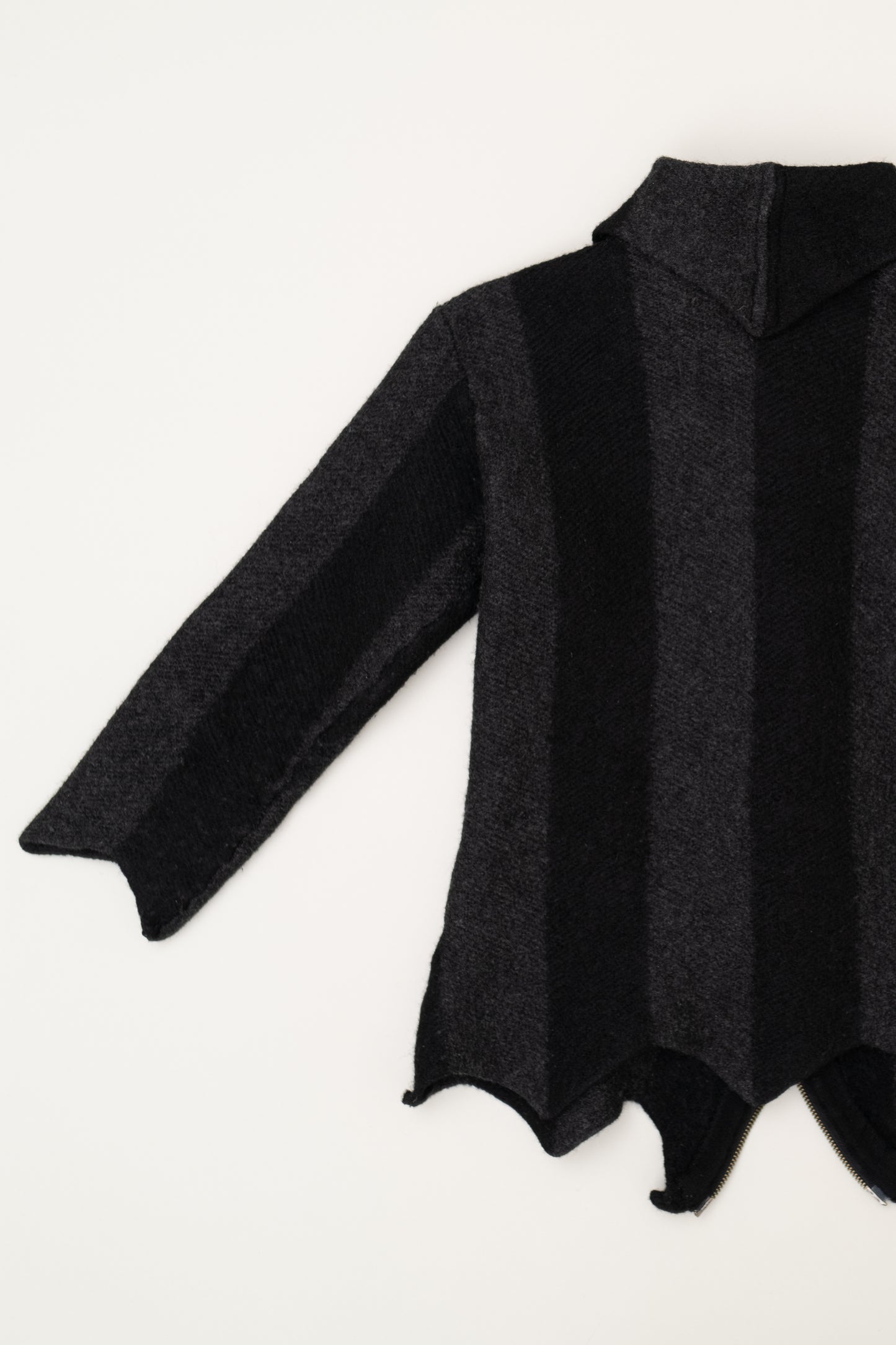 ISSEY MIYAKE ZIP UP SWEATER